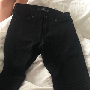 Hollister black super skinny jeans.